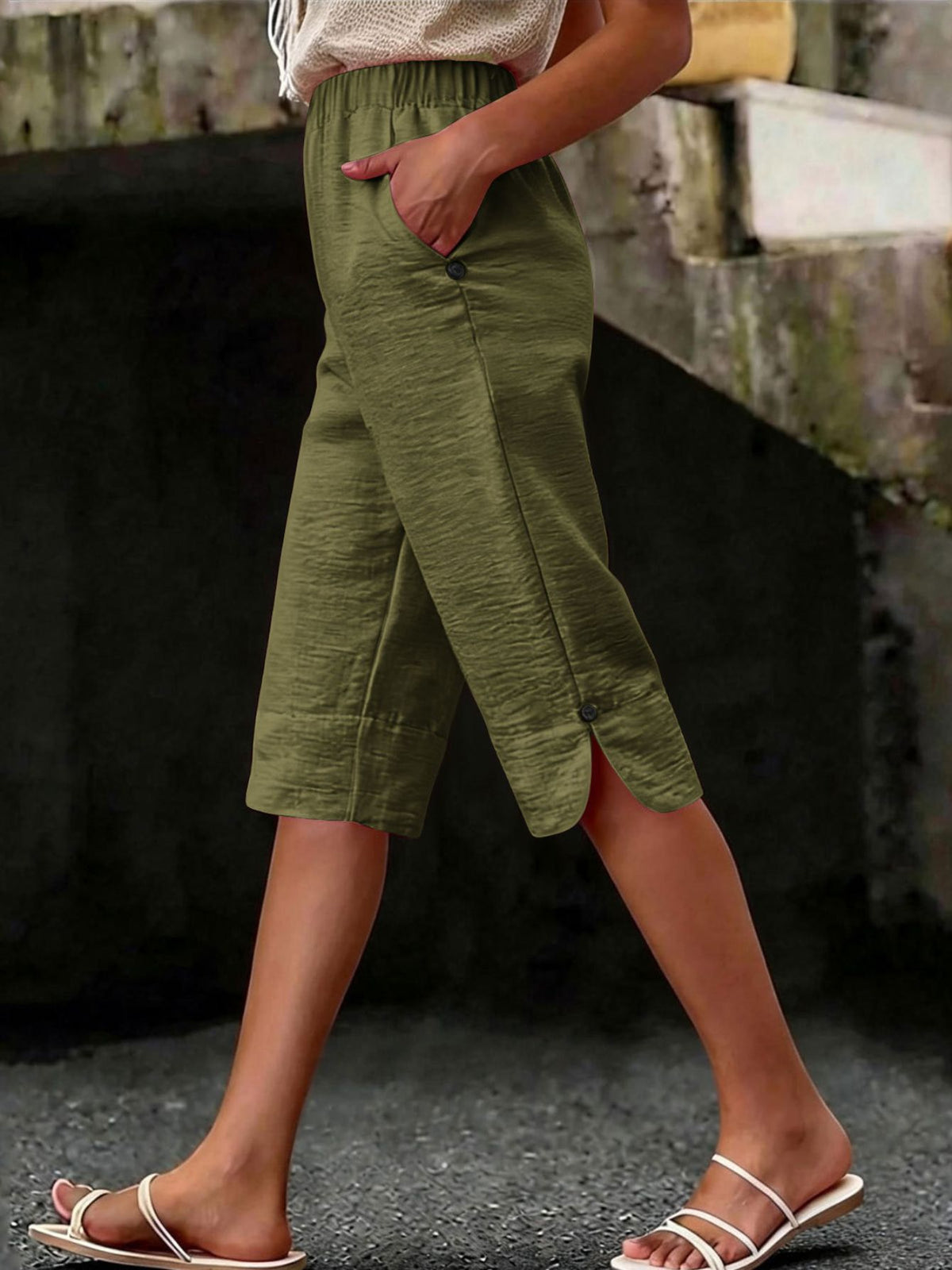 Women's Wide-Leg Capri Pants Elastic Waist Decorative Button Side Pockets Relaxed Fit Casual Summer Beach Trousers for Women