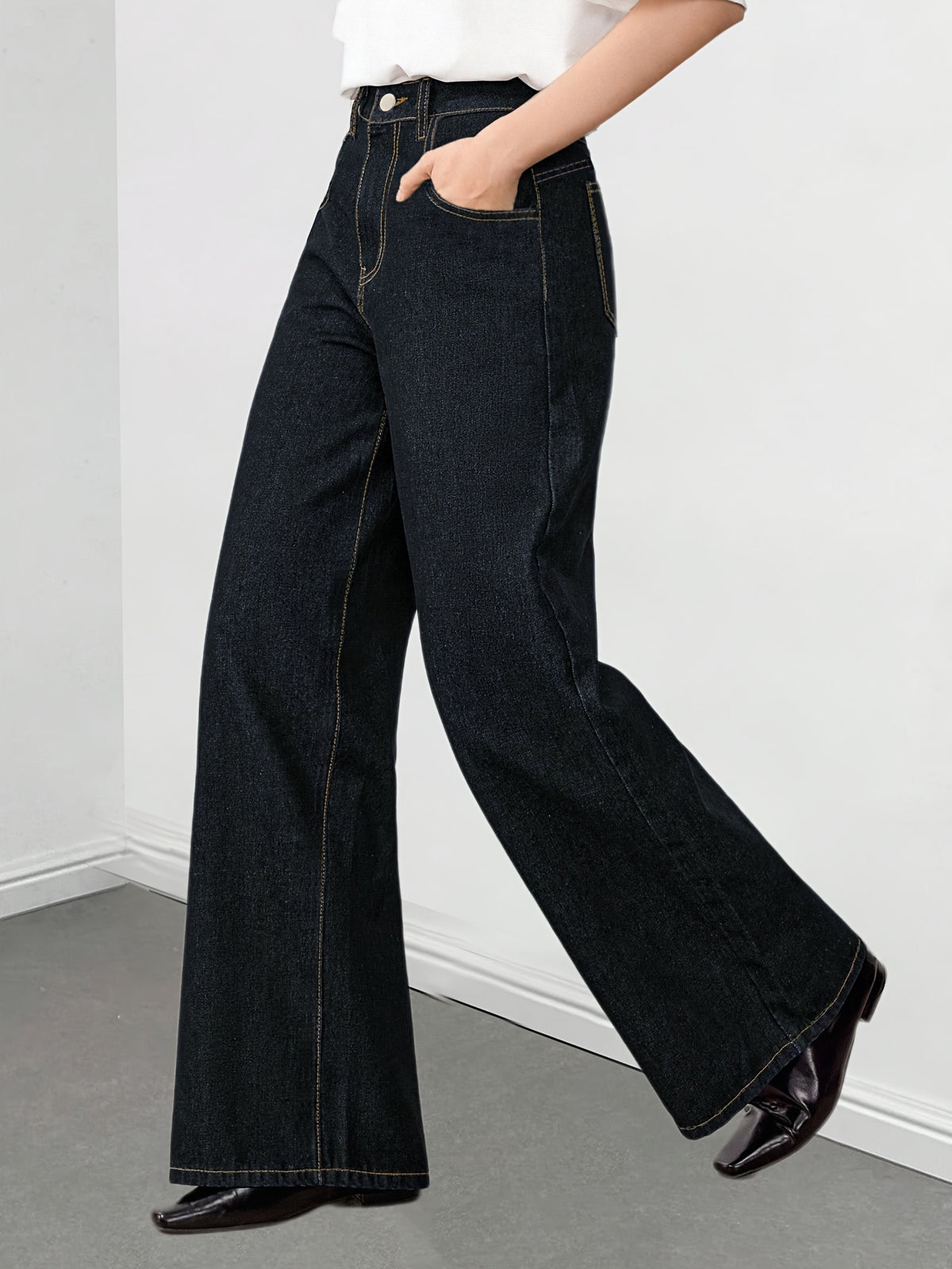 Women's High-Waist Wide-Leg Jeans Dark Blue Loose Fit Slant Pockets Button Closure Casual