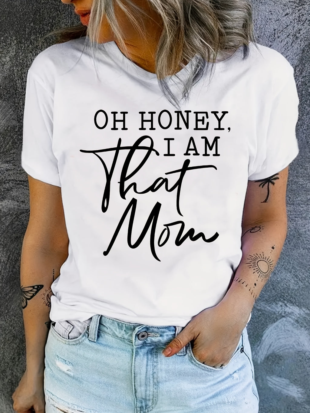 "Oh Honey I Am That Mom" Funny Slogan T-Shirt Women Casual Graphic Tee Mom Life Gift Soft Comfortable All-Season Top S-XXL