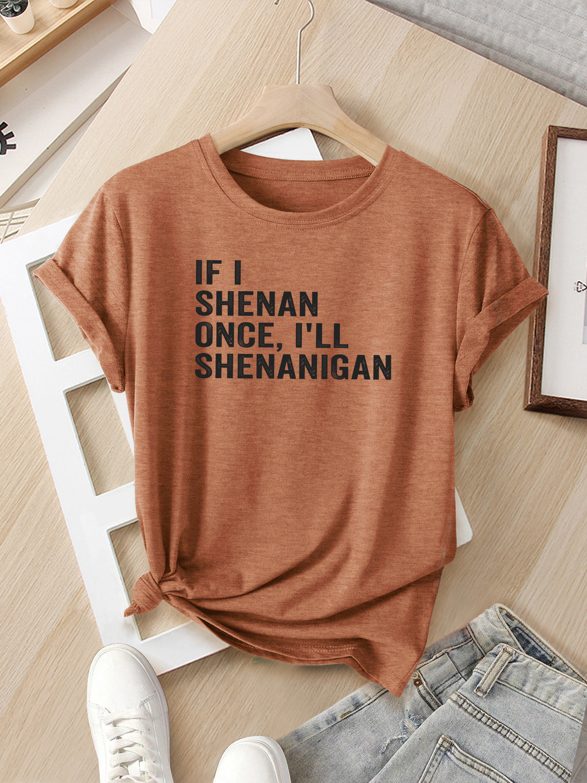 Knotted Hem Slogan Graphic T-Shirt for Women – Funny ‘If I Shenan Once I’ll Shenanigan’ Print Round Neck Casual Street Style Tee for Everyday Wear