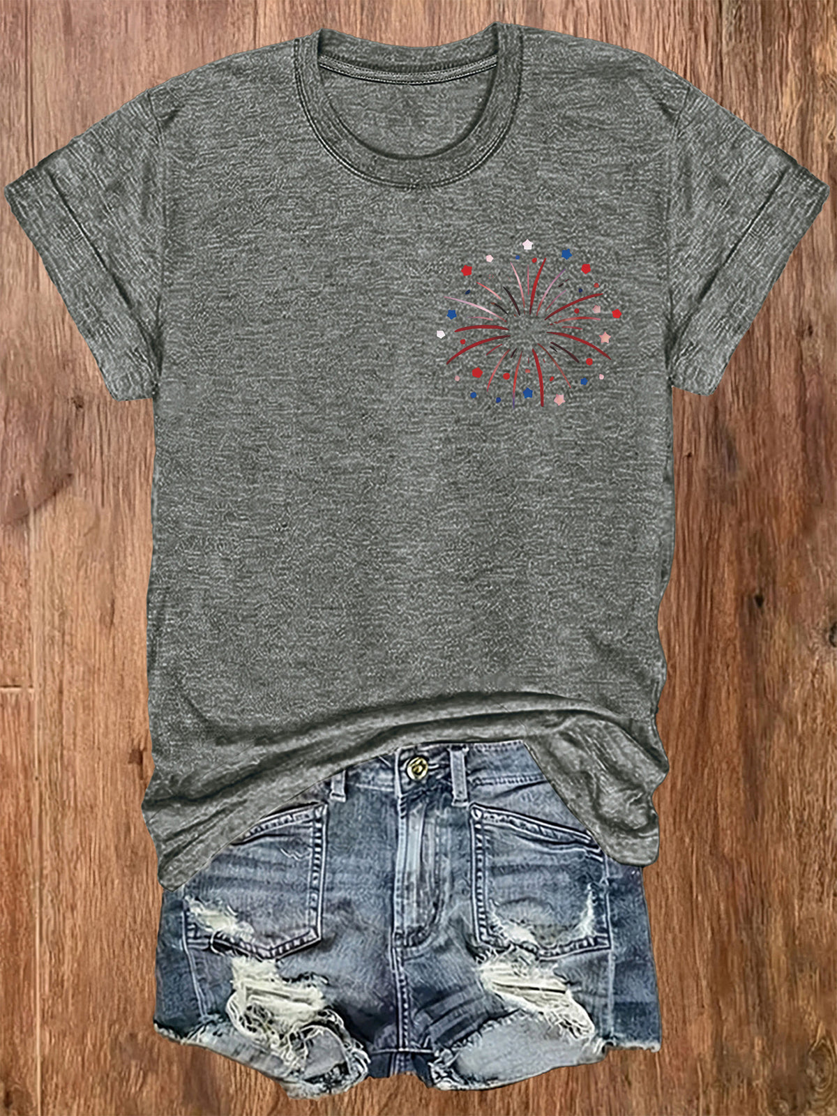 American Flag Print T-Shirt Women Patriotic Graphic Tee Short Sleeve Crew Neck | Fireworks USA Print Lightweight Breathable Top for 4th of July Summer Daily Wear