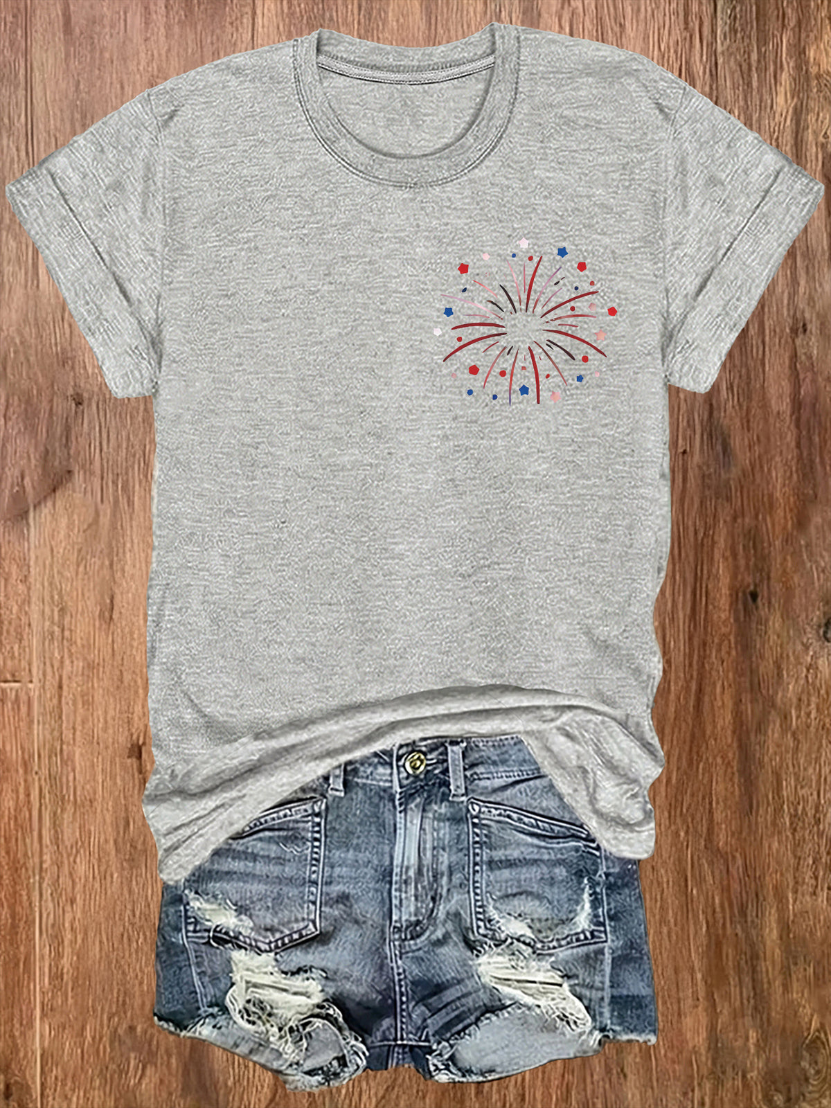 American Flag Print T-Shirt Women Patriotic Graphic Tee Short Sleeve Crew Neck | Fireworks USA Print Lightweight Breathable Top for 4th of July Summer Daily Wear