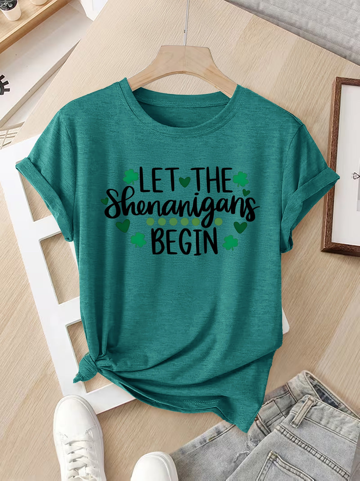 Knotted Hem Slogan Graphic T-Shirt for Women – Funny ‘If I Shenan Once I’ll Shenanigan’ Print Round Neck Casual Street Style Tee for Everyday Wear