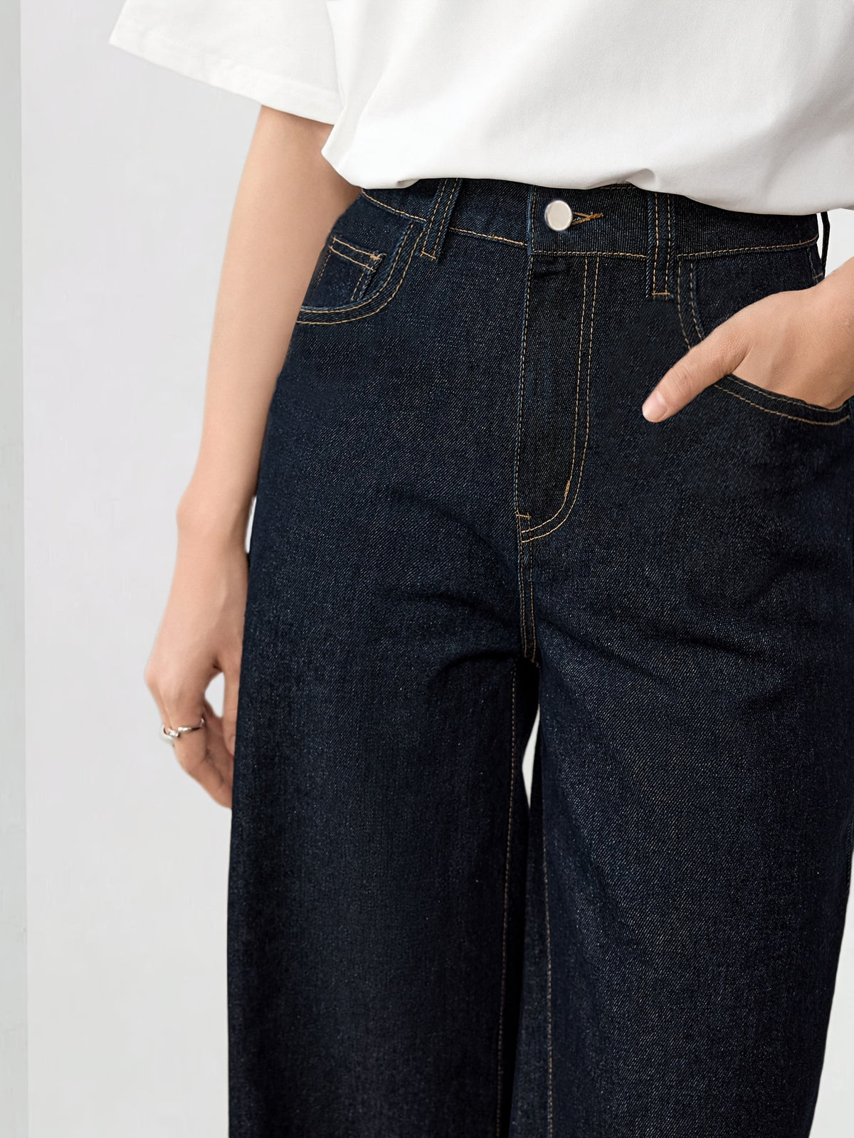 Women's High-Waist Wide-Leg Jeans Dark Blue Loose Fit Slant Pockets Button Closure Casual