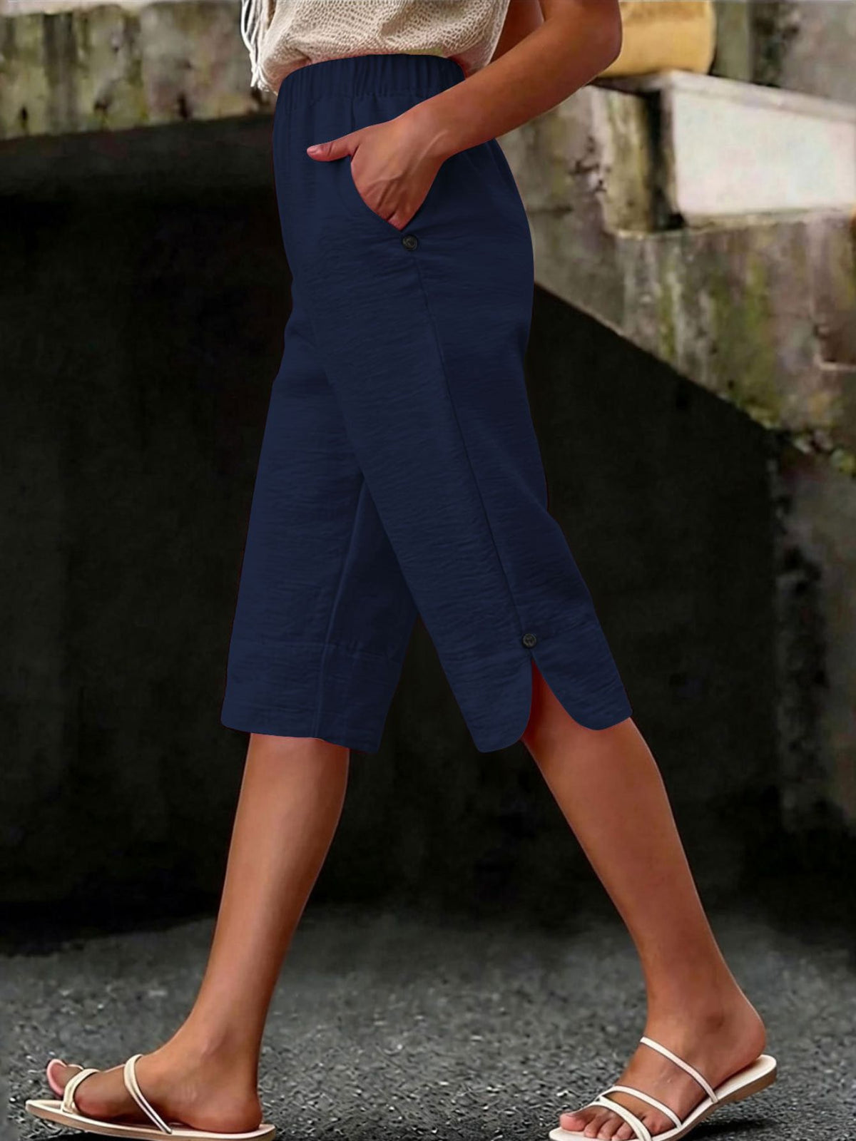 Women's Wide-Leg Capri Pants Elastic Waist Decorative Button Side Pockets Relaxed Fit Casual Summer Beach Trousers for Women