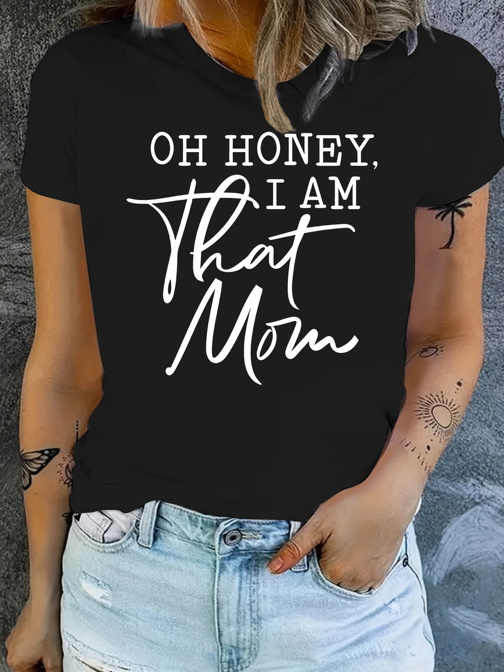 "Oh Honey I Am That Mom" Funny Slogan T-Shirt Women Casual Graphic Tee Mom Life Gift Soft Comfortable All-Season Top S-XXL