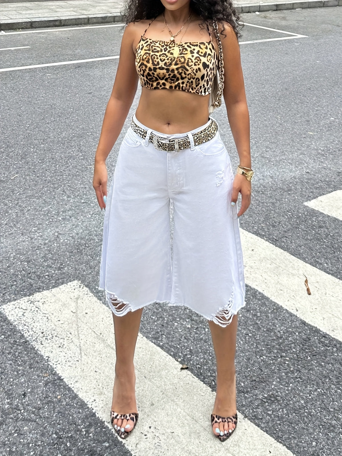 High Waisted Ripped Denim Shorts Women Loose Straight Cut Fringed Hem Non-Stretch Button Pockets Machine Washable Casual Summer