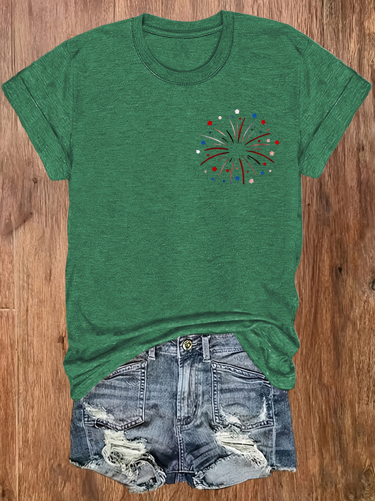 American Flag Print T-Shirt Women Patriotic Graphic Tee Short Sleeve Crew Neck | Fireworks USA Print Lightweight Breathable Top for 4th of July Summer Daily Wear